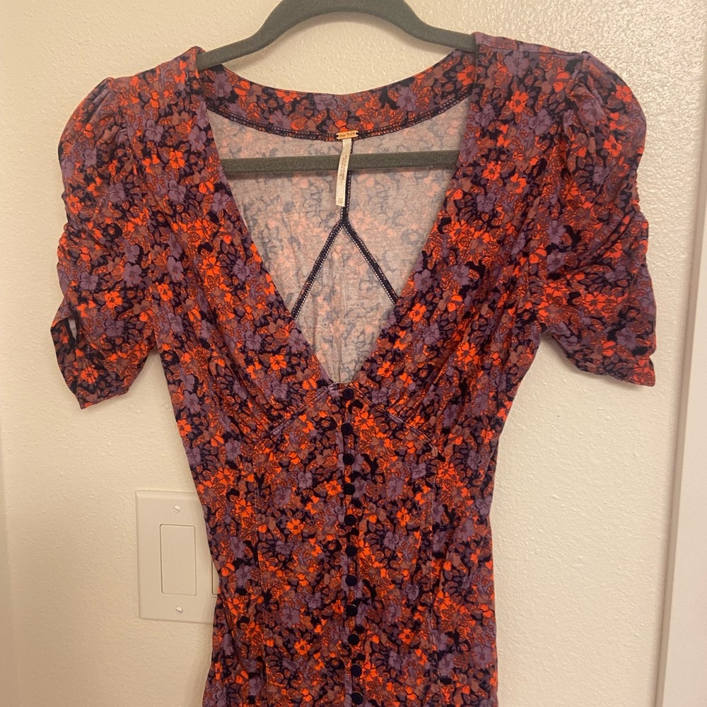Free People Red Purple Floral V Neck
Stretch Knit